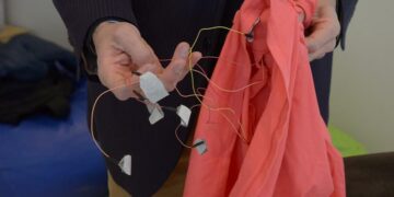 Diseñan prendas que previenen la muerte súbita en bebés