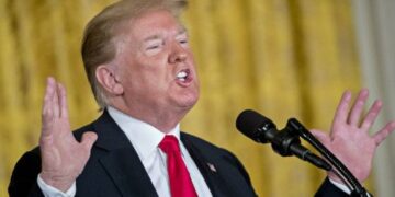 Trump condenó al racismo pero no a las armas