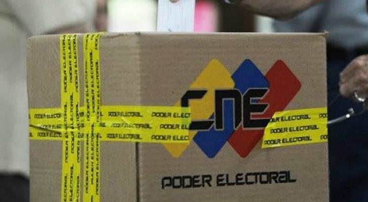 En Venezuela evalúan adelantar las elecciones legislativas