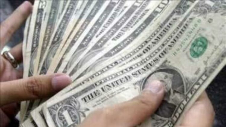 El dólar abre en alza y el riesgo país supera los 1600