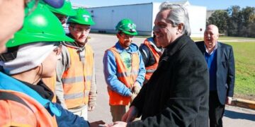 Alberto Fernández promete “desdolarizar las tarifas”