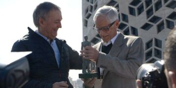 Oreste Berta recibió la estatuilla Juan Bautista Bustos