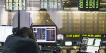 El Riesgo País tocó los 1.883 puntos y los títulos cayeron