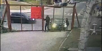 Se distrajo y le robaron el auto en plena avenida Colón