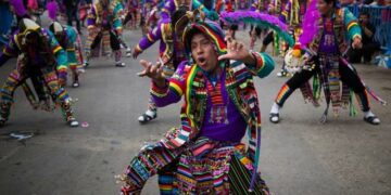 Desvíos de colectivos por la procesión de la Virgen de Urkupiña