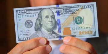 Pese a la venta de reservas, el dólar superó los $62