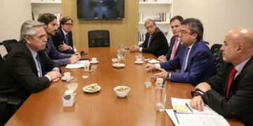 Fernández se comprometió a reactivar fondos aprobados por el BID