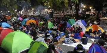 Movimientos sociales levantaron el acampe y preparan otras medidas