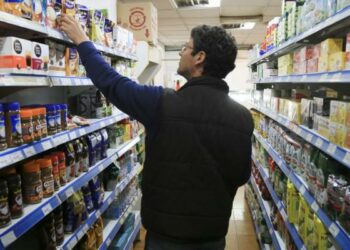 Por la devaluación, el consumo de alimentos cayó 15% en agosto