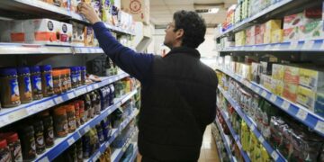 Por la devaluación, el consumo de alimentos cayó 15% en agosto