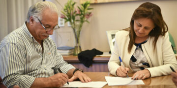 La Provincia selló el acuerdo salarial con los gremios