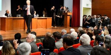 Sintonía fina de Fernández con el sistema universitario