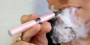 Médicos alertan por los riesgos del cigarrillo electrónico