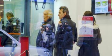 Los argentinos sacaron casi US$10.000 millones de dólares en un mes