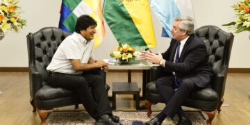 Fernández se reunió en Bolivia con Morales en otra gira internacional