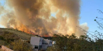 Está descontrolado el incendio en Salsacate