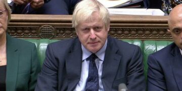 La Cámara de los Comunes acorrala a Johnson con el Brexit