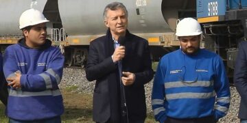 Macri les pidió a los empresarios “poner el hombro” y pagar el bono