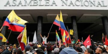 Los indígenas copan Quito y jaquean al Gobierno