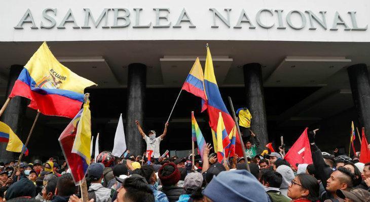 Los indígenas copan Quito y jaquean al Gobierno