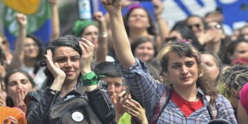 Más de 200.000 mujeres marcharon por el centro de La Plata