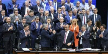 Junto a los gobernadores del PJ, Fernández prometió federalismo