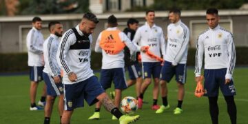 Argentina viaja a España y Scaloni piensa varios cambios