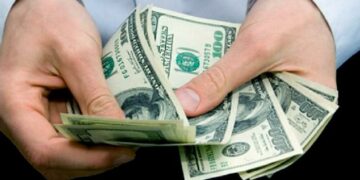 El dólar subió $2,50 y cerró a $65 en el Banco Nación