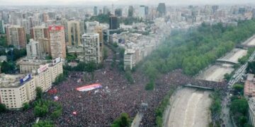 Un millón de personas se manifiestan en Santiago en contra del Gobierno de Piñera