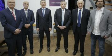 Con coincidencias mínimas, el centro fue el pacto social