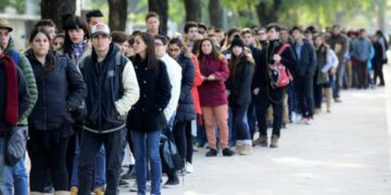 Sube la cantidad de gente que cobra el seguro de desempleo