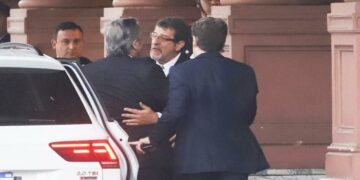 Detalles del encuentro mano a mano entre dos opositores