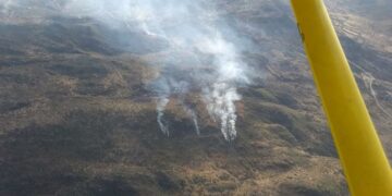 Se mantienen dos focos de incendios en las forestaciones serranas