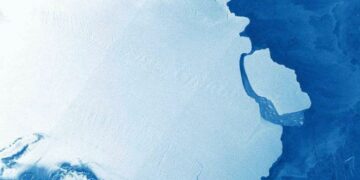 Un iceberg se desprendió de una plataforma de la Antártida