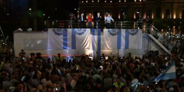En Córdoba, Macri recibió el respaldo de una multitud