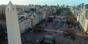 Macri tuvo su «marcha del millón» en el Obelisco