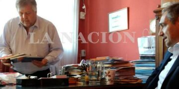 A cuatro días de las elecciones aparecen nuevos cuadernos