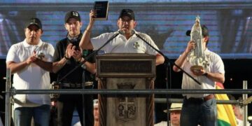 La oposición más radicalizada redobla su embestida contra Morales