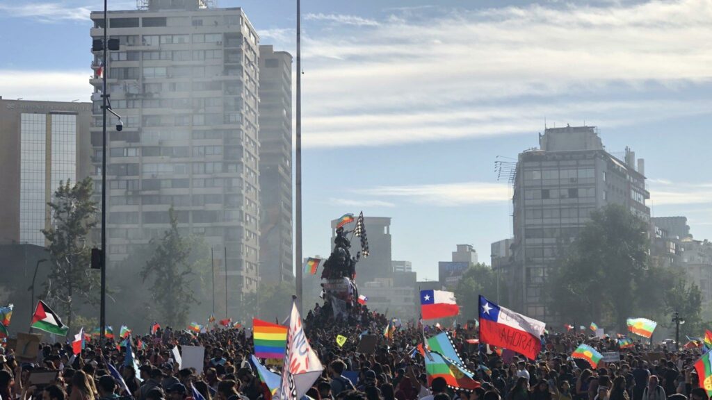 La quita de impuestos a los empresarios no frena las protestas