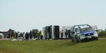 Están graves dos heridos tras el vuelco de un colectivo