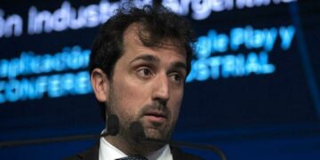 La UIA pide al Gobierno electo estabilizar el tipo de cambio