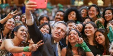 Fernández anunció que enviará un proyecto de ley sobre el aborto