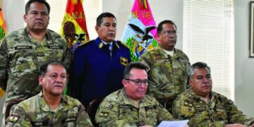 Acorralado por los militares, Morales deja la Presidencia de Bolivia