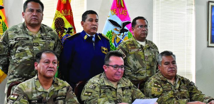 Acorralado por los militares, Morales deja la Presidencia de Bolivia