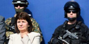 Fernández tilda de “ficción” la política de seguridad macrista