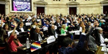 Con diferencias en el oficialismo, el Congreso repudió el golpe a Evo