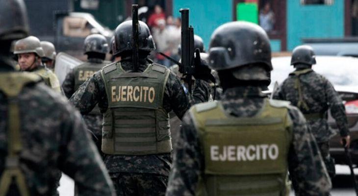 Tres policías mueren y continúa el toque de queda en Colombia
