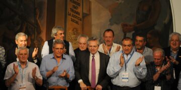 Fernández comprometió a los líderes sindicales en su pacto social