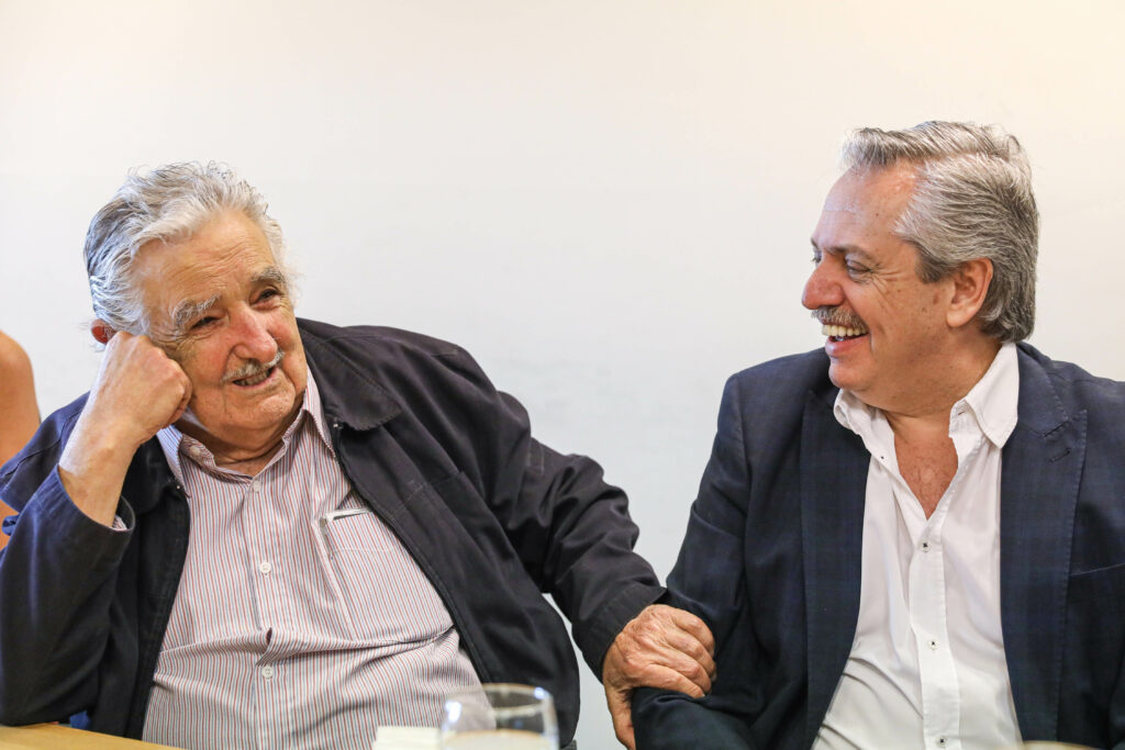 Fernández recibió un llamado de Trump y participó de una charla con Mujica