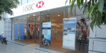 HSBC planea cerrar sucursales y Techint suspende a 500 operarios